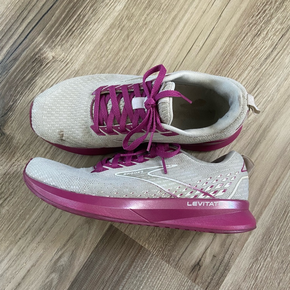 brooks tennis shoes